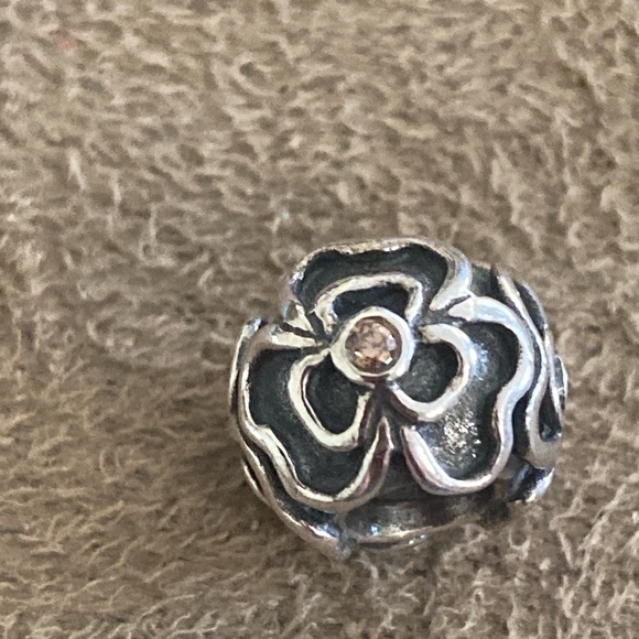 PANDORA POSEY FLOWER CHARM - Picture 1 of 7